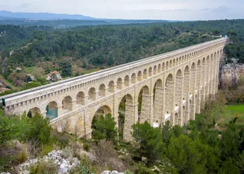 Bouches du Rhône, France, Provence Alpes Cote d'Azur, Roquefavour, Ventabren