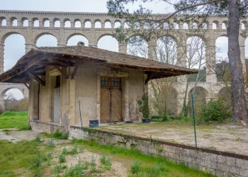 Bouches du Rhône, France, Provence Alpes Cote d'Azur, Roquefavour, Ventabren