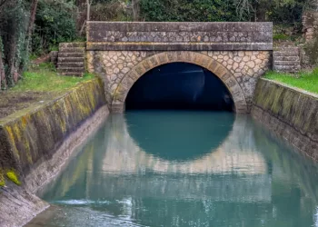 Bouches du Rhône, France, Le Canal, Provence Alpes Cote d'Azur, Ventabren