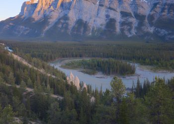 Panorama sur le mont Rundle et la rivière Bow Banff, Canada, Pays